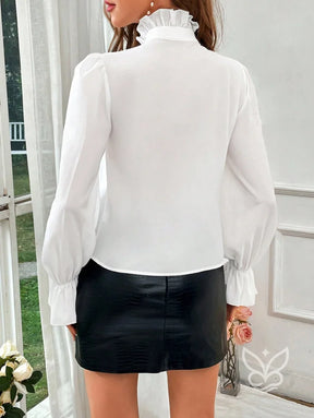 Blusa Com Gola Victoriana Babados Exagerados E Mangas Longas Blusa Com Gola Victoriana Babados Exagerados E Mangas
