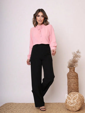 Blusa com Laço na Gola e Manga Longa Sofisticada Blusa com Laço na Gola e Manga Longa Sofisticada