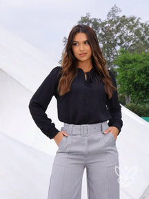 Blusa com Laço na Gola e Manga Longa Sofisticada Preto / PP Blusa com Laço na Gola e Manga Longa Sofisticada