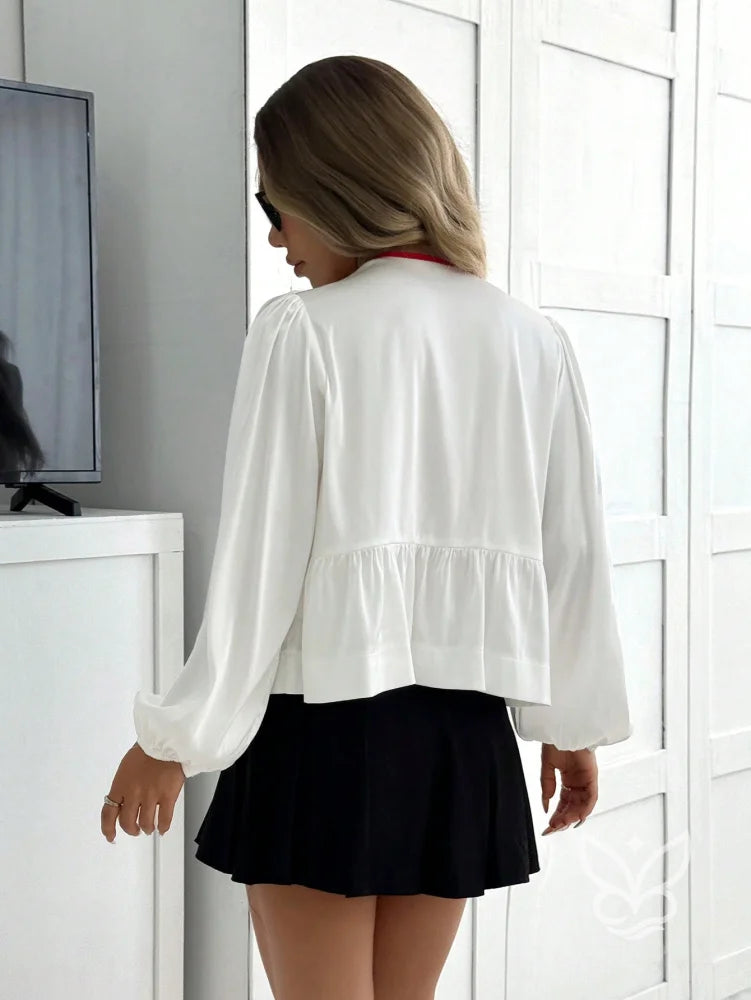 Blusa com Laços Contrastantes e Manga Bufante Charmosa Blusa com Laços Contrastantes e Manga Bufante Charmosa