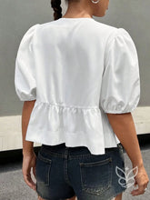 Blusa com Laços Delicados e Manga Bufante Estruturada Blusa com Laços Delicados e Manga Bufante Estruturada