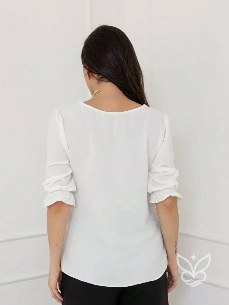 Blusa com Manga Bufante e Pregas Delicadas Blusa com Manga Bufante e Pregas Delicadas