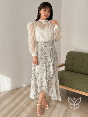 Blusa Com Manga Bufante Gola Laço E Transparência Delicada Blusa Com Manga Bufante Gola Laço E Transparência Delicada