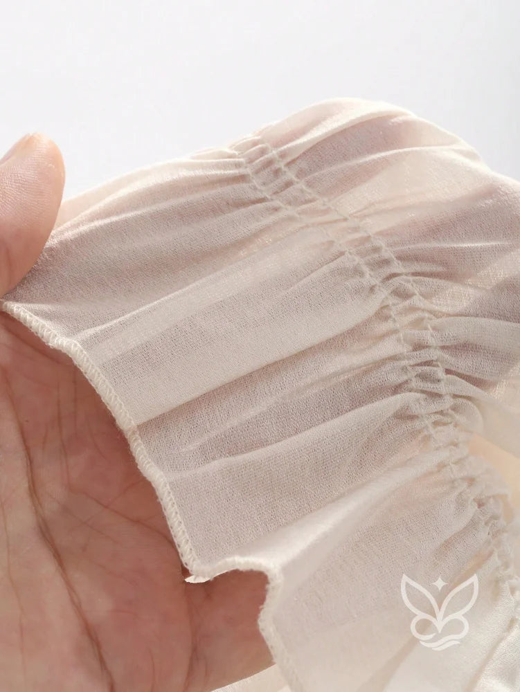 Blusa Com Manga Curta Bufante E Gola Laço Elegante Blusa Com Manga Curta Bufante E Gola Laço Elegante