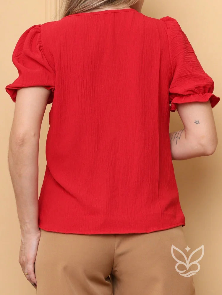 Blusa com Mangas Bufantes e Recorte Gota Delicado Blusa com Mangas Bufantes e Recorte Gota Delicado