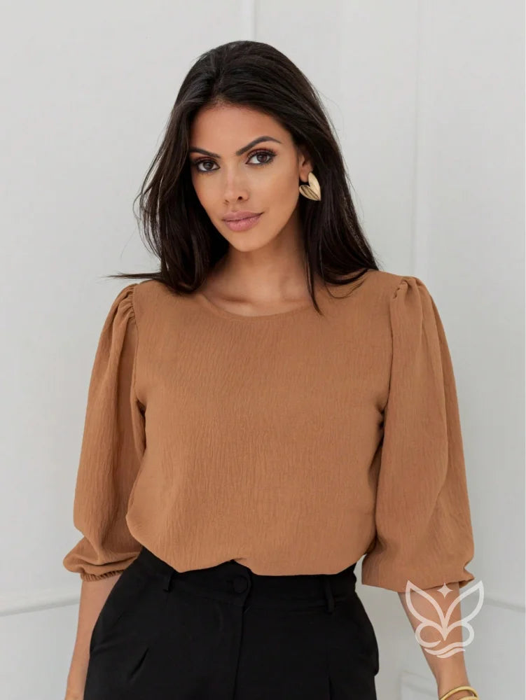 Blusa com Mangas Bufantes e Tecido Texturizado Chic Caqui / PP Blusa com Mangas Bufantes e Tecido Texturizado Chic