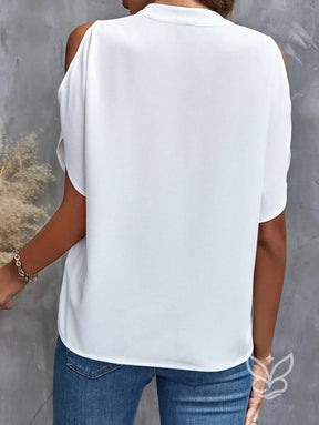 Blusa com Ombros Vazados e Decote em V Sofisticado Blusa com Ombros Vazados e Decote em V Sofisticado