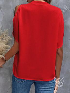 Blusa com Ombros Vazados e Decote em V Sofisticado Blusa com Ombros Vazados e Decote em V Sofisticado
