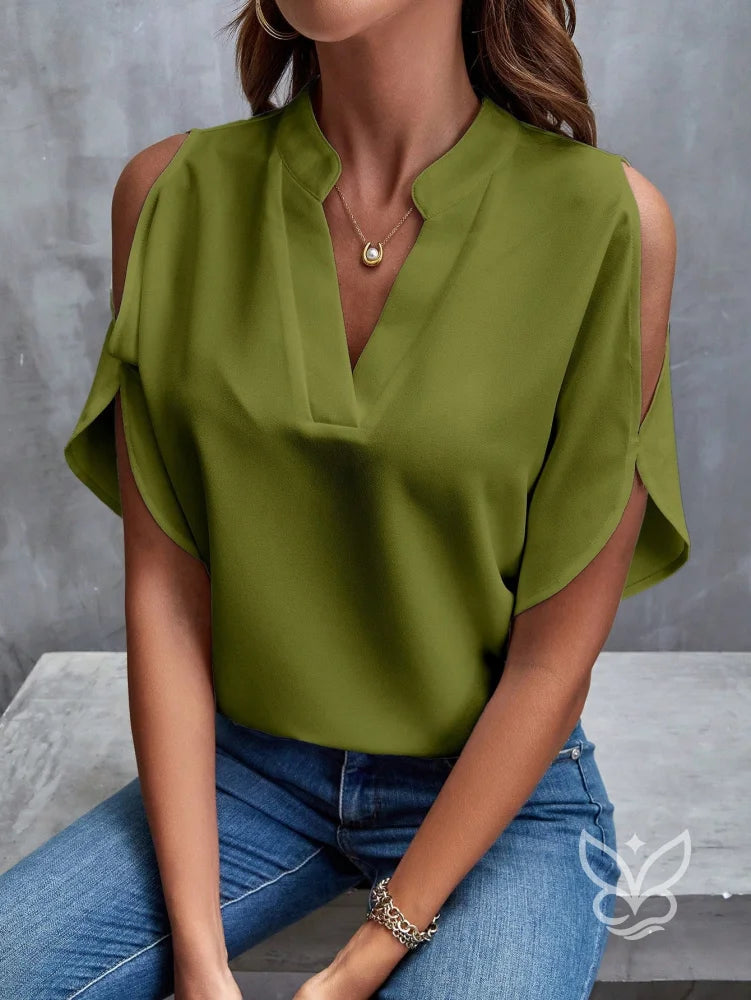 Blusa com Ombros Vazados e Decote em V Sofisticado Verde Militar / P Blusa com Ombros Vazados e Decote em V Sofisticado