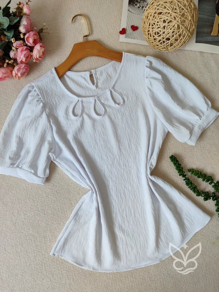 Blusa com Recortes Vazados e Manga Bufante Moderna Blusa com Recortes Vazados e Manga Bufante Moderna