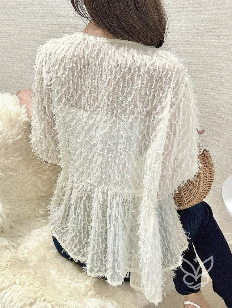 Blusa Com Textura Franjada E Laço Frontal Delicado Blusa Com Textura Franjada E Laço Frontal Delicado