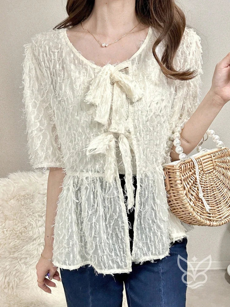Blusa Com Textura Franjada E Laço Frontal Delicado Blusa Com Textura Franjada E Laço Frontal Delicado