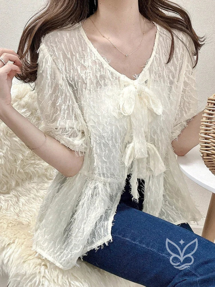 Blusa Com Textura Franjada E Laço Frontal Delicado Blusa Com Textura Franjada E Laço Frontal Delicado
