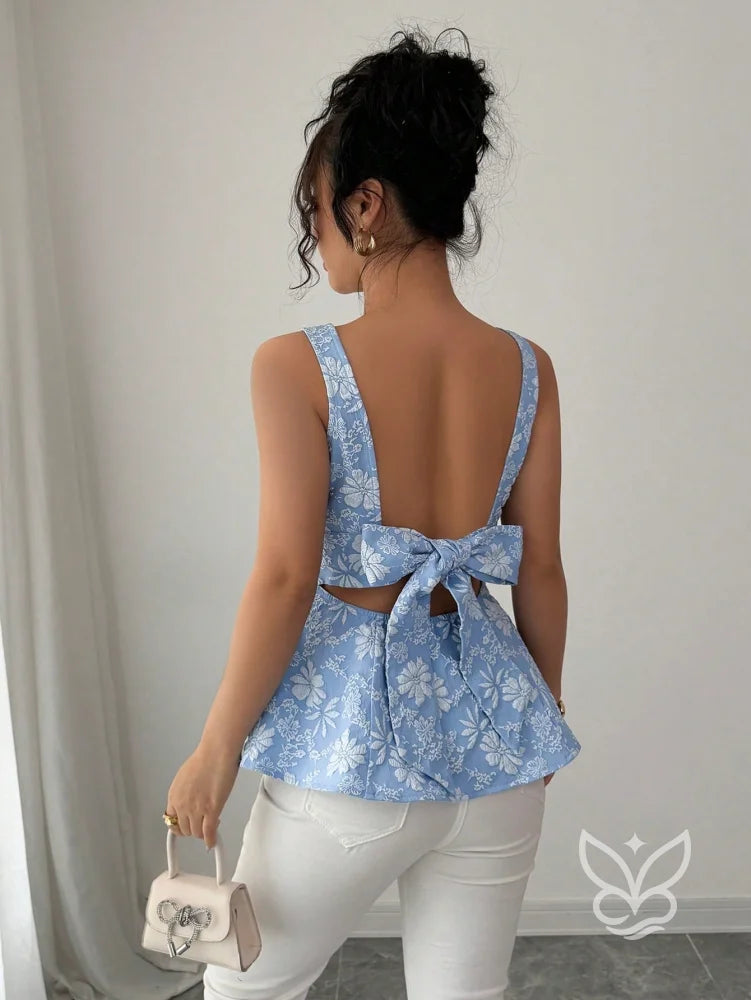 Blusa Cropped Com Costas Abertas E Laço Decorativo Blusa Cropped Com Costas Abertas E Laço Decorativo