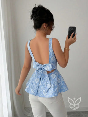 Blusa Cropped Com Costas Abertas E Laço Decorativo Blusa Cropped Com Costas Abertas E Laço Decorativo