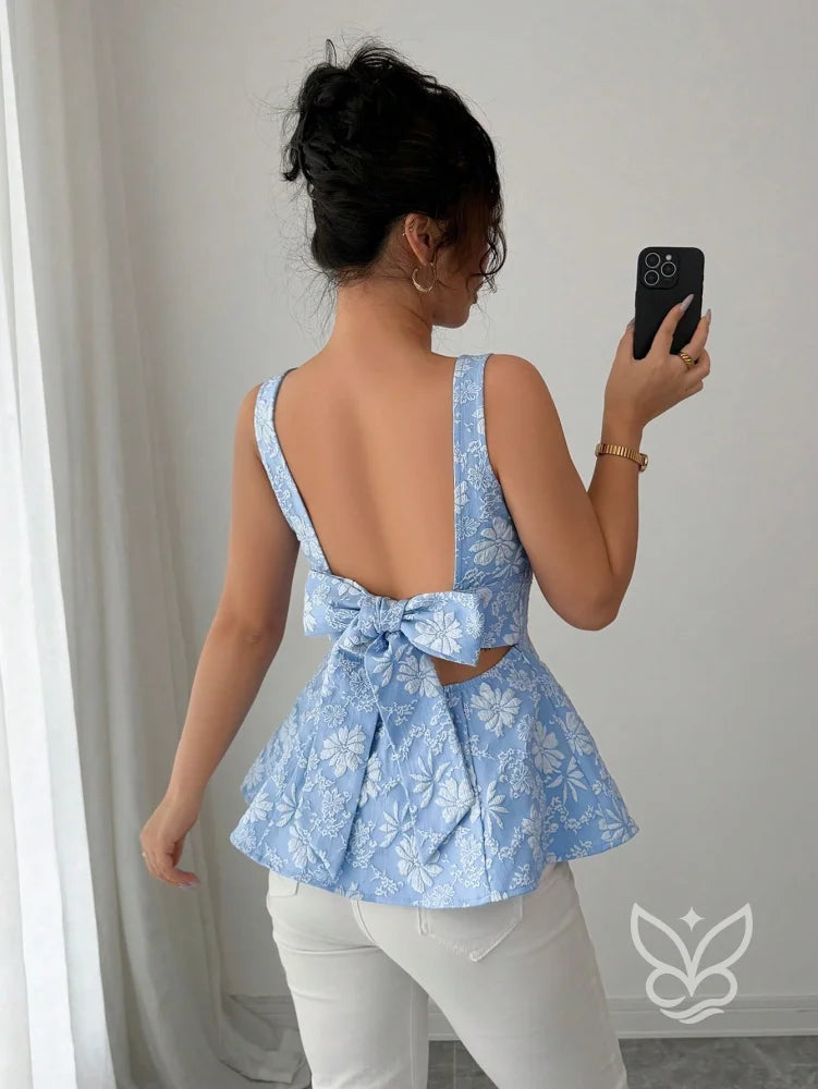 Blusa Cropped Com Costas Abertas E Laço Decorativo Blusa Cropped Com Costas Abertas E Laço Decorativo