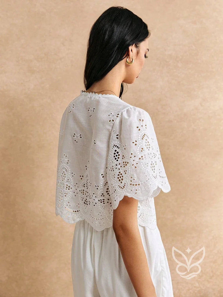 Blusa Cropped com Laise Bordada e Amarração Frontal Blusa Cropped com Laise Bordada e Amarração Frontal