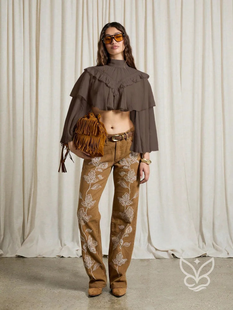 Blusa Cropped Gola Victoriana Babados Em Camadas E Estilo Vintage Blusa Cropped Gola Victoriana Babados Em Camadas E