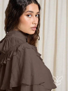 Blusa Cropped Gola Victoriana Babados Em Camadas E Estilo Vintage Blusa Cropped Gola Victoriana Babados Em Camadas E
