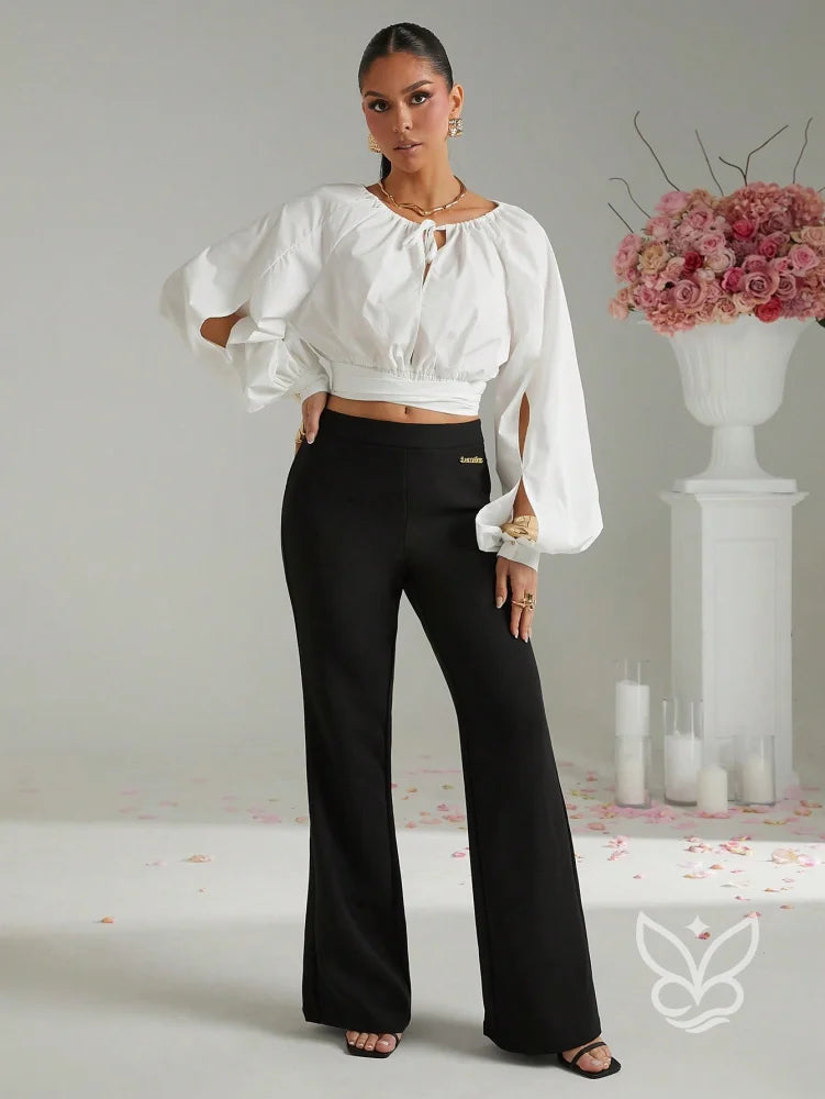 Blusa Cropped Manga Longa Amarração No Decote E Punho Bufante Blusa Cropped Manga Longa Amarração No Decote E Punho