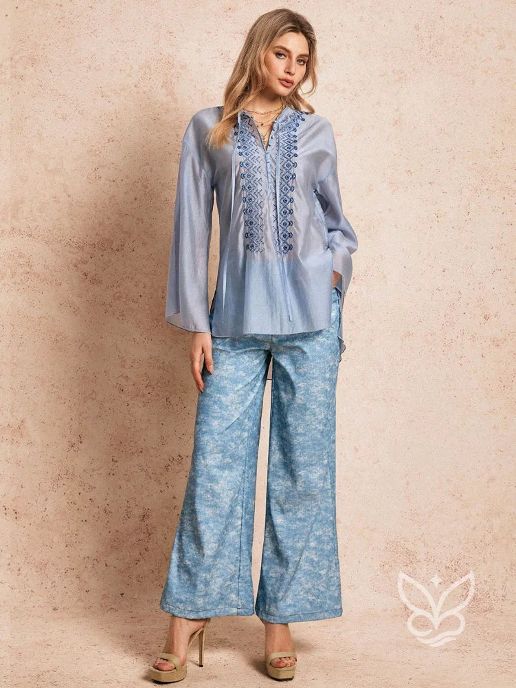 Blusa De Cetim Com Bordado E Mangas Longas Soltas Blusa De Cetim Com Bordado E Mangas Longas Soltas