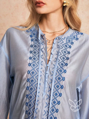 Blusa De Cetim Com Bordado E Mangas Longas Soltas Blusa De Cetim Com Bordado E Mangas Longas Soltas
