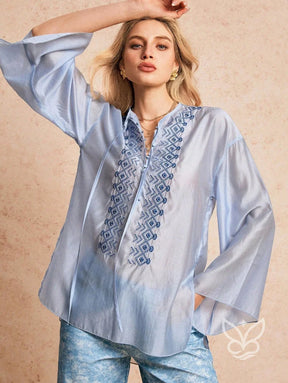 Blusa De Cetim Com Bordado E Mangas Longas Soltas Blusa De Cetim Com Bordado E Mangas Longas Soltas