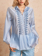 Blusa De Cetim Com Bordado E Mangas Longas Soltas Azul / PP Blusa De Cetim Com Bordado E Mangas Longas Soltas