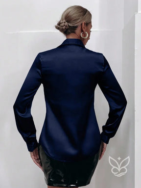 Blusa de Cetim com Botões e Decote Profundo Blusa de Cetim com Botões e Decote Profundo