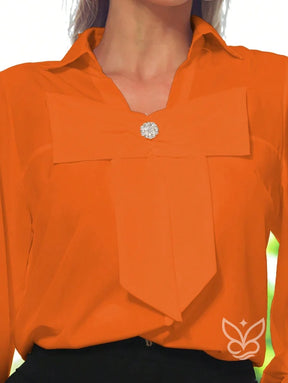 Blusa de Manga Longa com Lapela e Caimento Sofisticado Blusa de Manga Longa com Lapela e Caimento Sofisticado