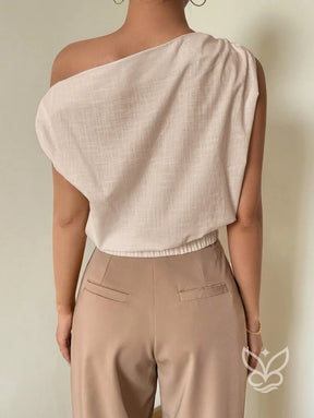 Blusa de Um Ombro com Caimento Solto e Elegante Blusa de Um Ombro com Caimento Solto e Elegante