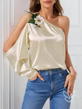 Blusa De Um Ombro Só Em Cetim Com Flor Aplicada Blusa De Um Ombro Só Em Cetim Com Flor Aplicada