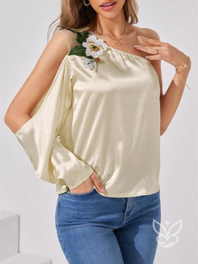 Blusa De Um Ombro Só Em Cetim Com Flor Aplicada Blusa De Um Ombro Só Em Cetim Com Flor Aplicada
