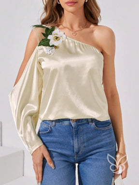 Blusa De Um Ombro Só Em Cetim Com Flor Aplicada Blusa De Um Ombro Só Em Cetim Com Flor Aplicada