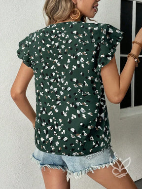 Blusa Decote V Com Recorte Frontal E Manga Cap Sleeve Blusa Decote V Com Recorte Frontal E Manga Cap Sleeve