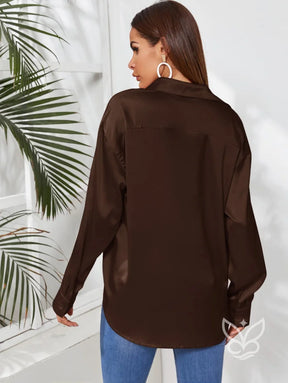 Blusa Em Cetim Com Botões Frontais E Gola Elegante Blusa Em Cetim Com Botões Frontais E Gola Elegante