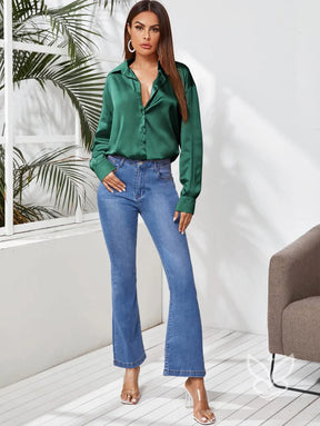 Blusa Em Cetim Com Botões Frontais E Gola Elegante Blusa Em Cetim Com Botões Frontais E Gola Elegante