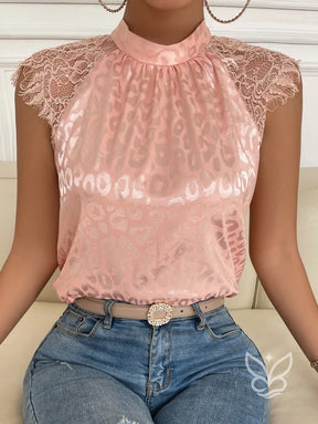 Blusa Em Cetim Com Estampa Animal E Renda Nos Ombros Rosa / PP Blusa Em Cetim Com Estampa Animal E Renda Nos Ombros