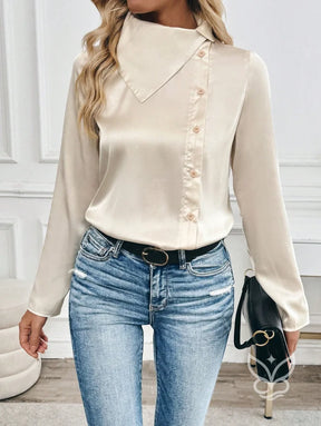 Blusa Em Cetim Com Gola Alta E Botões Laterais Elegantes Blusa Em Cetim Com Gola Alta E Botões Laterais Elegantes