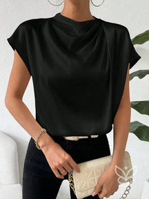Blusa Em Cetim Com Gola Degagê E Caimento Fluido Preto / PP Blusa Em Cetim Com Gola Degagê E Caimento Fluido