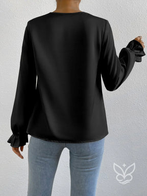 Blusa Em Cetim Com Gola Degagê E Manga Bufante Detalhada Blusa Em Cetim Com Gola Degagê E Manga Bufante Detalhada