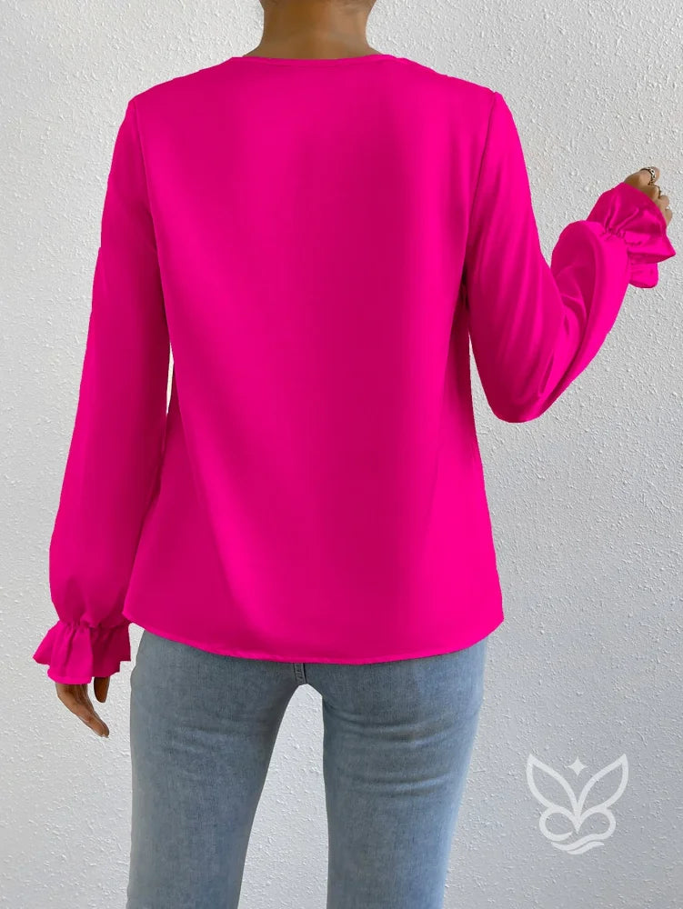 Blusa Em Cetim Com Gola Degagê E Manga Bufante Detalhada Blusa Em Cetim Com Gola Degagê E Manga Bufante Detalhada