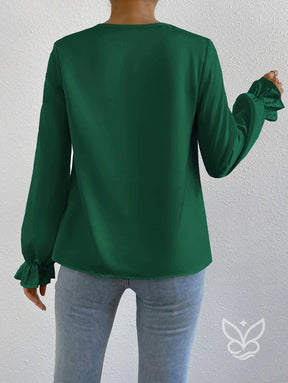 Blusa Em Cetim Com Gola Degagê E Manga Bufante Detalhada Blusa Em Cetim Com Gola Degagê E Manga Bufante Detalhada