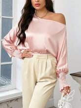 Blusa Em Cetim Ombro Caído Com Manga Longa E Punho Renda Rosa Chiclete / PP Blusa Em Cetim Ombro Caído Com Manga Longa
