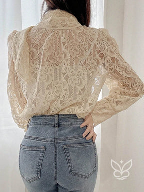 Blusa Em Renda Com Manga Bufante E Laço Frontal Delicado Blusa Em Renda Com Manga Bufante E Laço Frontal Delicado