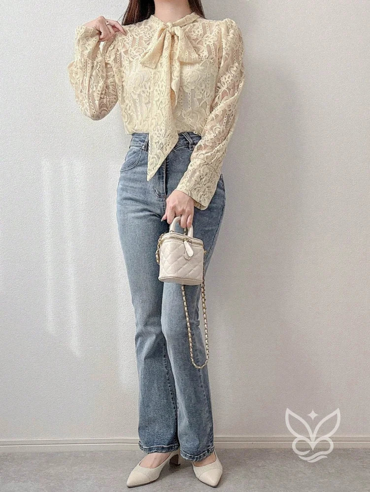 Blusa Em Renda Com Manga Bufante E Laço Frontal Delicado Blusa Em Renda Com Manga Bufante E Laço Frontal Delicado