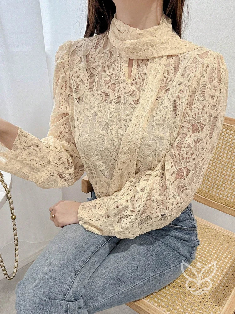 Blusa Em Renda Com Manga Bufante E Laço Frontal Delicado Blusa Em Renda Com Manga Bufante E Laço Frontal Delicado
