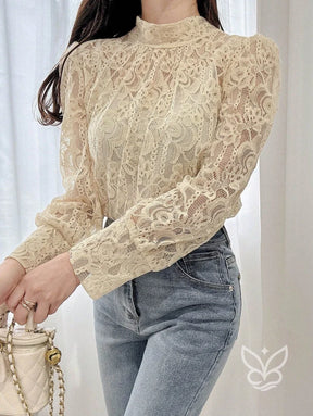 Blusa Em Renda Com Manga Bufante E Laço Frontal Delicado Blusa Em Renda Com Manga Bufante E Laço Frontal Delicado