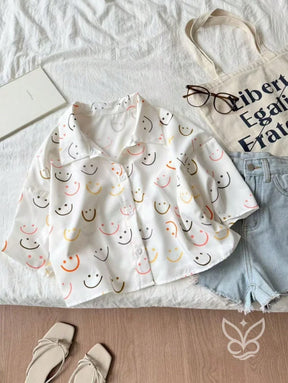 Blusa Estampada Fun com Botões e Modelagem Soltinha Branco / PP Blusa Estampada Fun com Botões e Modelagem Soltinha