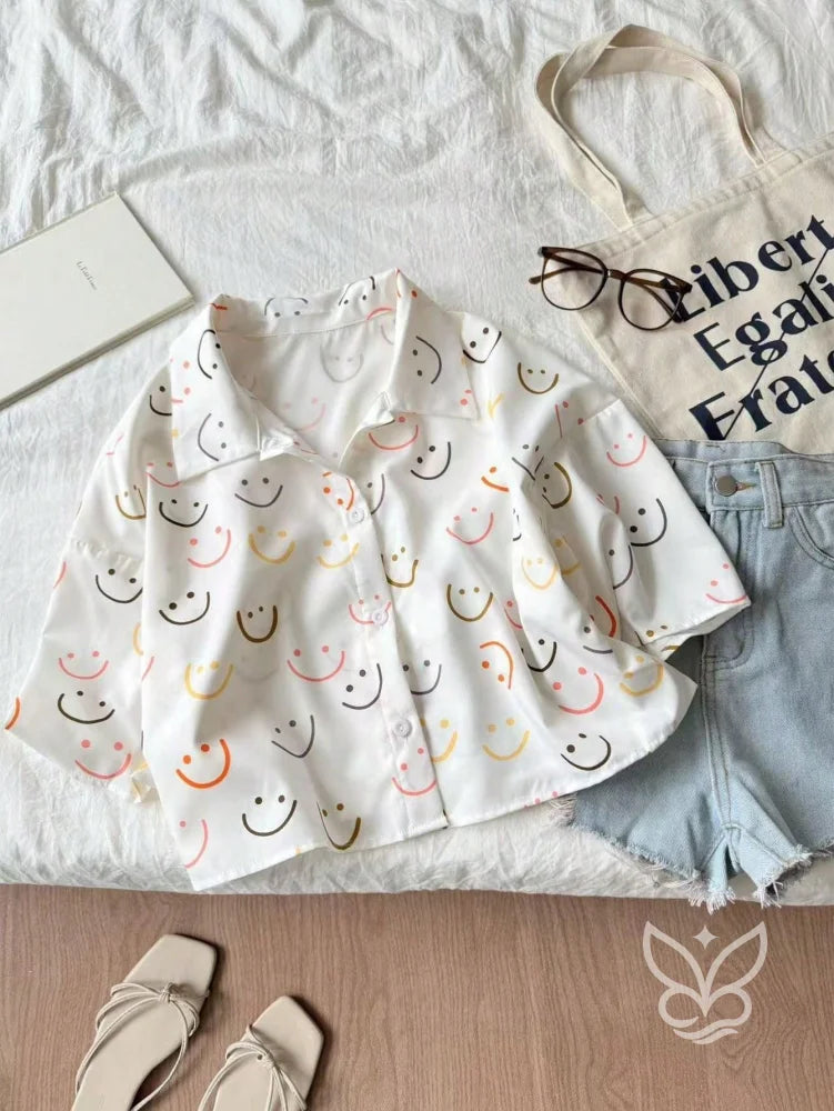 Blusa Estampada Fun com Botões e Modelagem Soltinha Branco / PP Blusa Estampada Fun com Botões e Modelagem Soltinha
